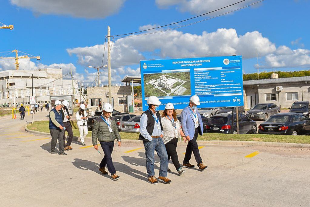 En el lugar la funcionaria intercambió información de utilidad para el proyecto que prevé la construcción de un Centro de Radioterapia en Río Grande.