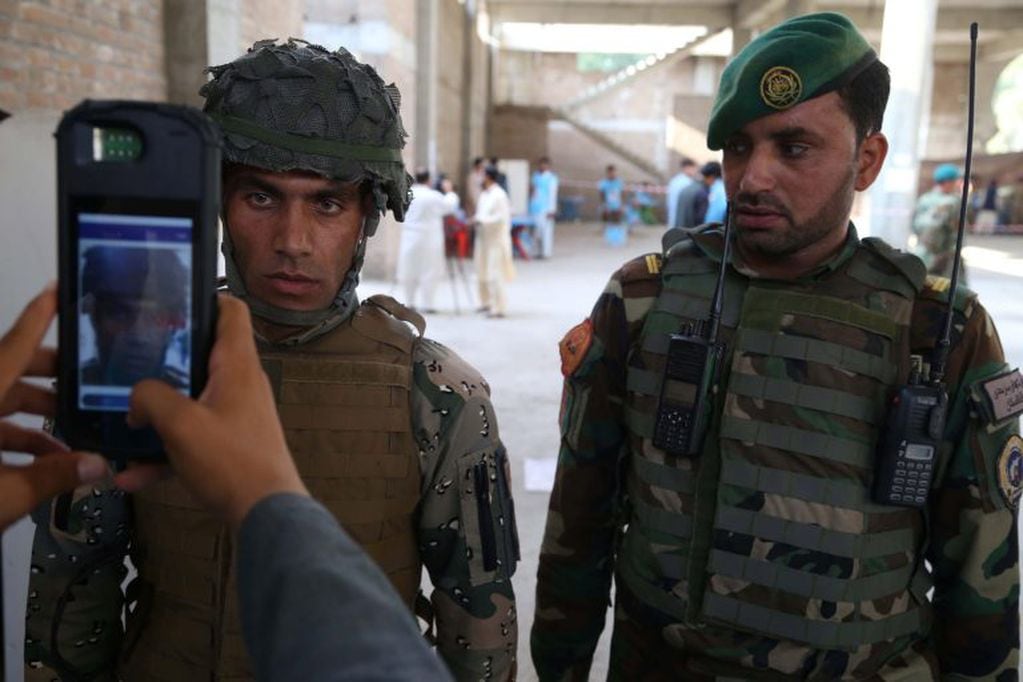 Los soldados presentes en las elecciones para brindar seguridad (Foto: EFE/EPA/GHULAMULLAH HABIBI)