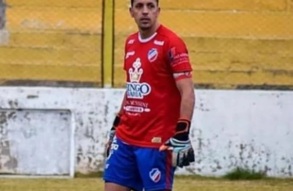 Agustín Trotta terminó ocupando el arco de Rosario luego de la lesión de Marcos Coronda
