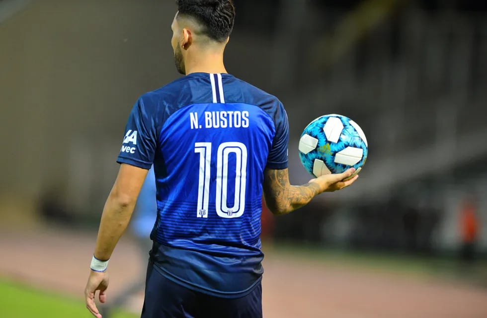 Nahuel Bustos usando "la 10" de Talleres el 11 de marzo de 2020, cuando el equipo enfrentó a San Lorenzo.