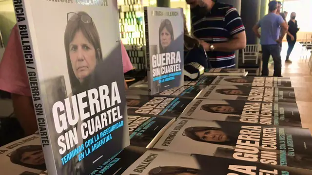 Patricia Bullrich presentó su libro "Guerra sin cuartel" en Carlos Paz.