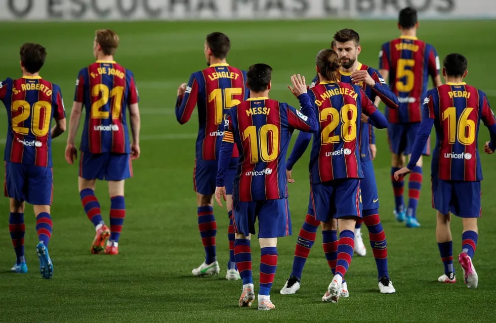 Los saludos de los futbolistas del Barcelona para Lionel Messi.