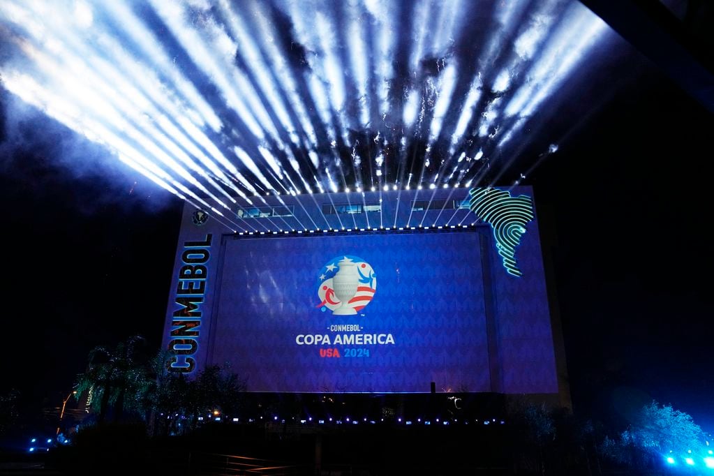 La CONMEBOL develó el lunes 17 de julio del 2023, el logotipo de la Copa América 2024 que se disputará en Estados Unidos. Foto: AP/Jorge Saenz