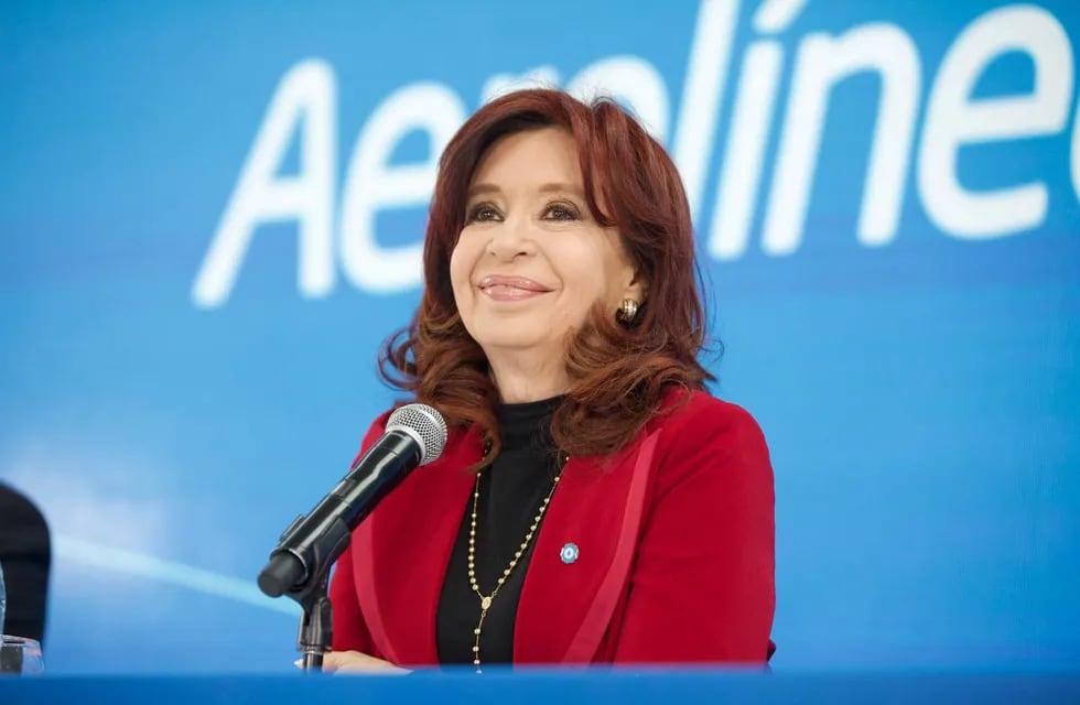 Cristina Kirchner afirmó que fue en su gestión que se quitó el beneficio de millas a funcionarios.