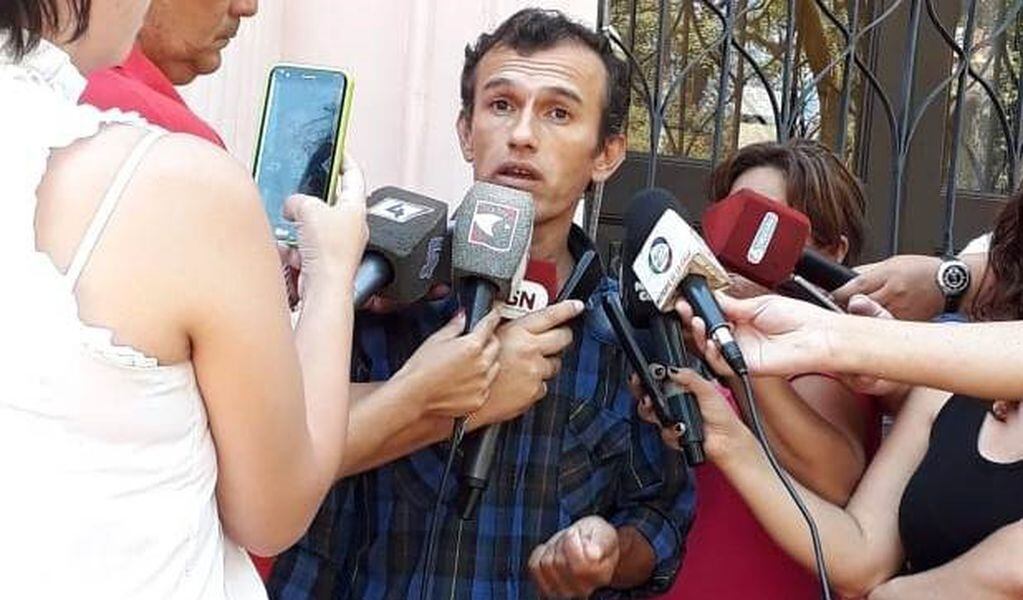 El padre de Candela, Pablo Correa, pidiendo justicia por su hija desaparecida. (WEB)