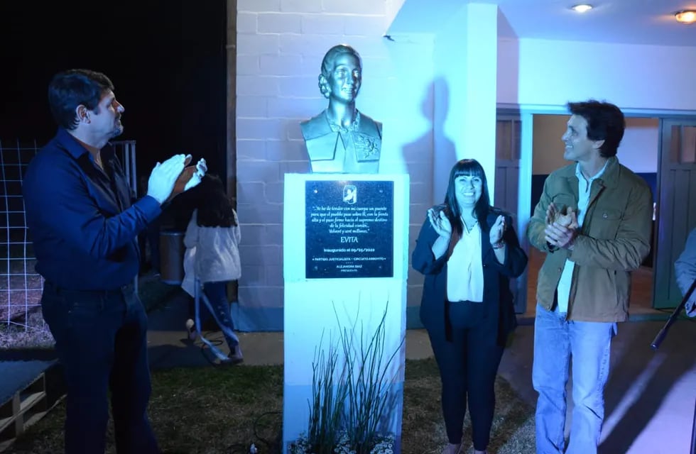 Inauguraron el Monolito a Eva Perón en Arroyito