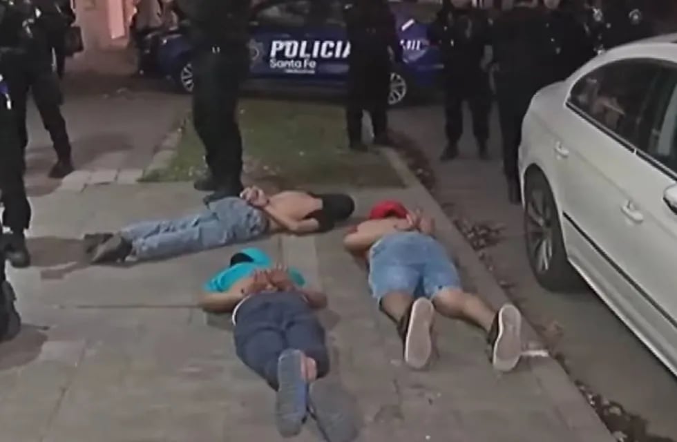 Los sospechosos quedaron bajo arresto sobre Corrientes y Biedma.