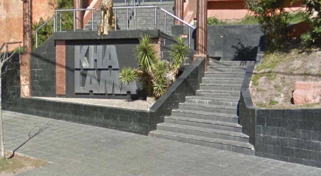 Khalama fue clausurado por exceso de gente y falta de cumplimiento de las normas (Street View). 