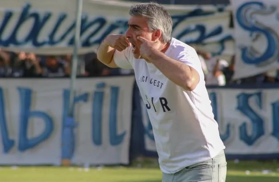 Gabriel Gómez, el técnico de Independiente Rivadavia, ya piensa en cómo armar el equipo para la Primera Nacional.