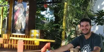 El creador de “Vecino Sustentable” inaugura una vereda construida con residuos plásticos en Posadas