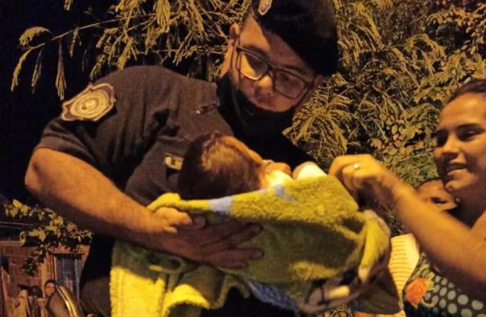 Policía de Puerto Rico le salvó la vida a un bebé que se ahogó con leche
