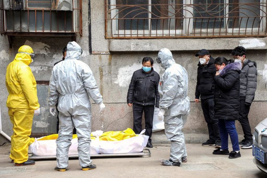 Revelan la verdadera cantidad de muertos por coronavirus en Wuhan, China (Chinatopix via AP, File)