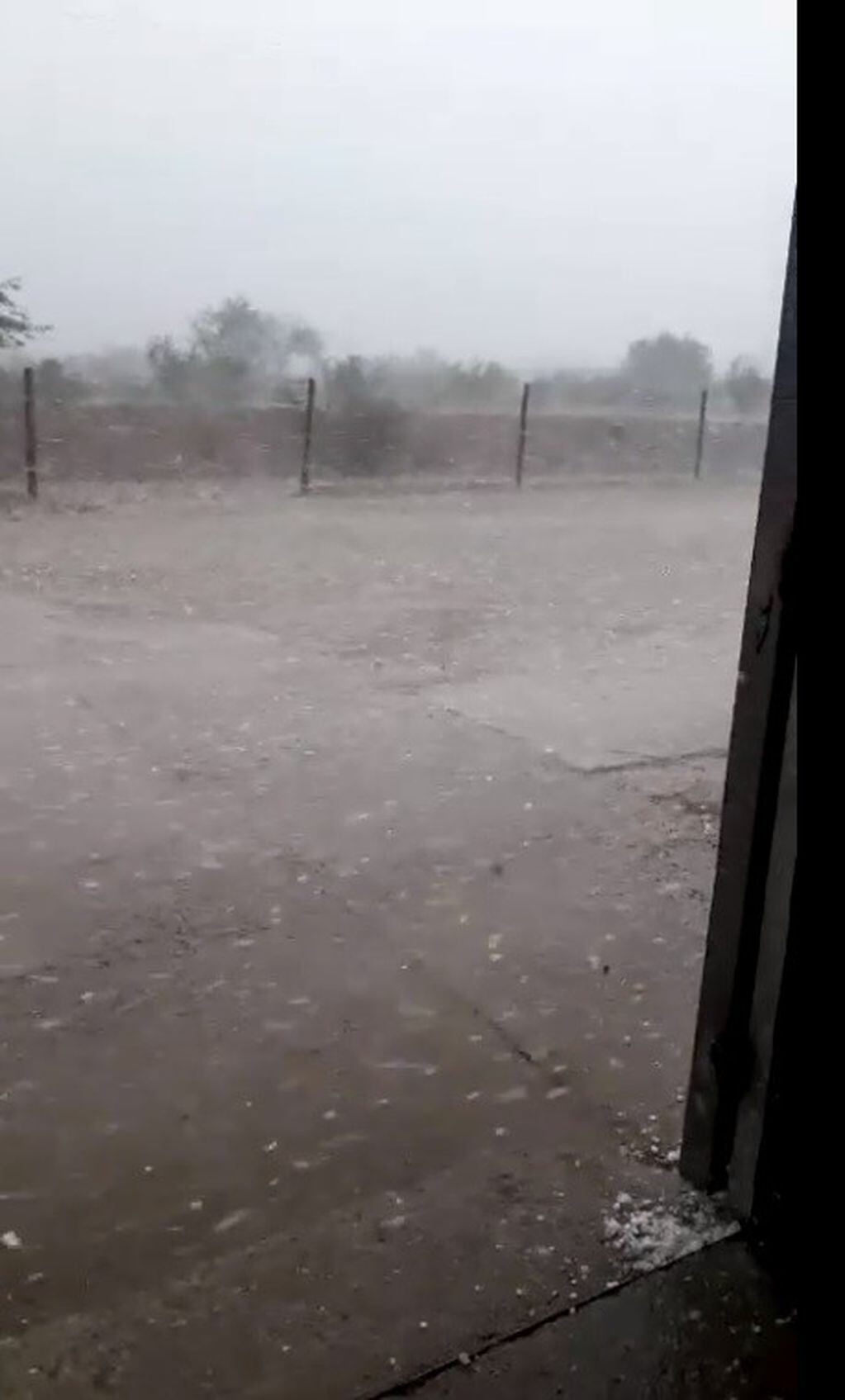 Durante la tarde/noche de este miercoles la zona oeste de la provincia fue la mas afectada por la caída de granizo. Imágen de Chilecito