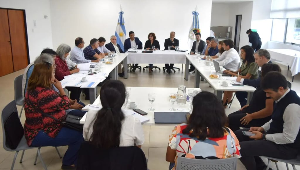Los sindicatos que agrupan a docentes de nivel secundario y terciario tuvieron su primera reunión paritaria con el Gobierno de Jujuy.