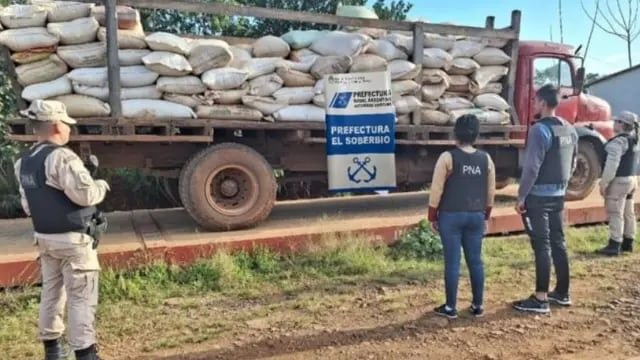 Frustran envío de soja sin aval aduanero hacia Brasil desde la costa de El Soberbio
