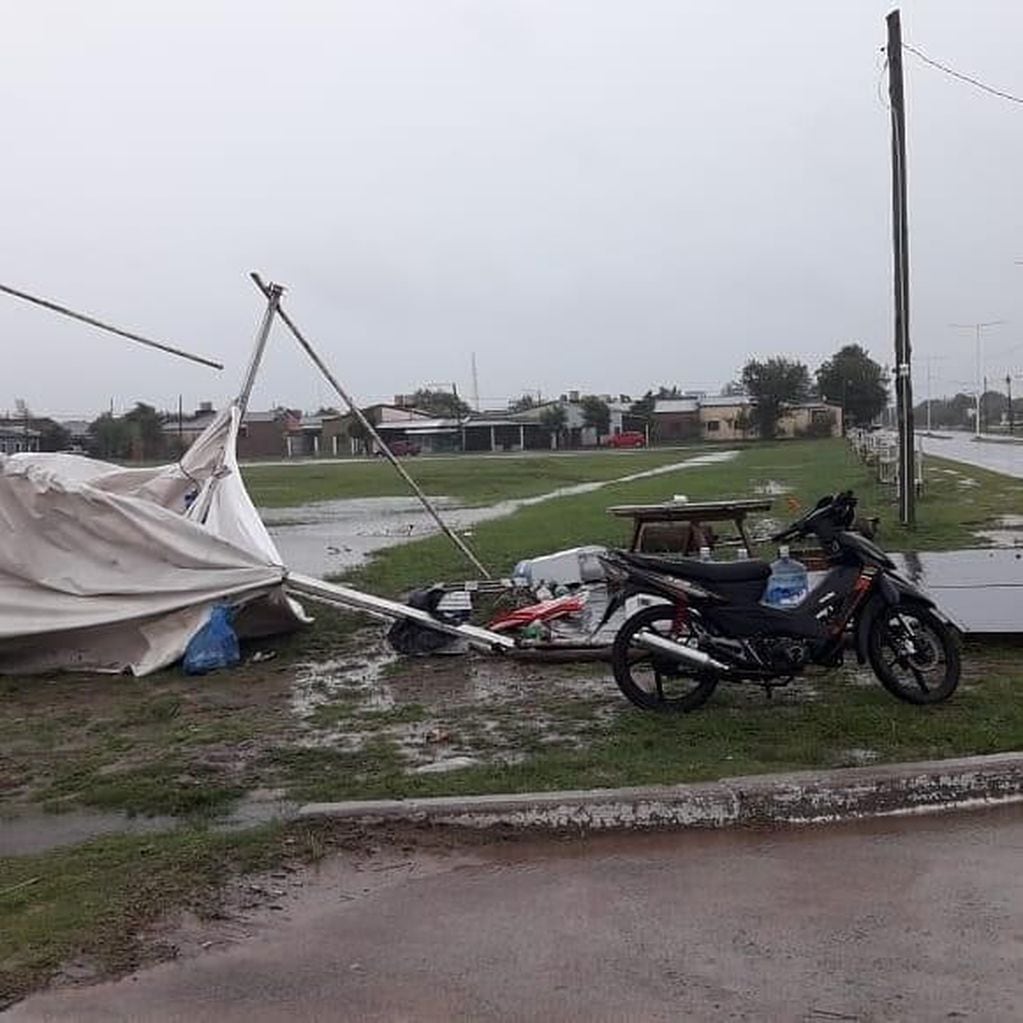 Daños y evacuados por la tormenta que golpeó a Corrientes.