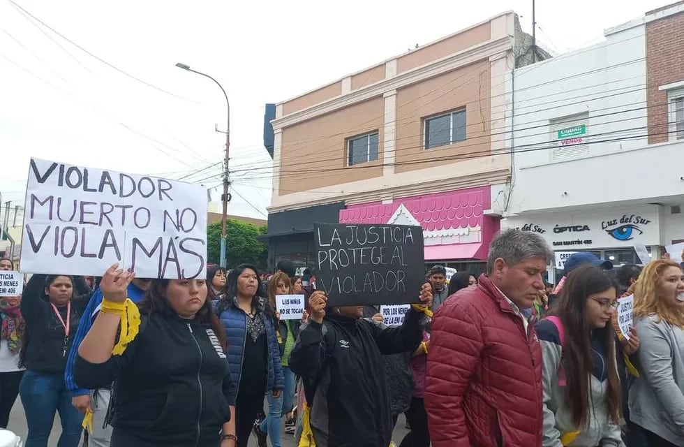 En Comodoro Rivadavia hacen marchas para pedir justicia por los niños del Jardín 406.