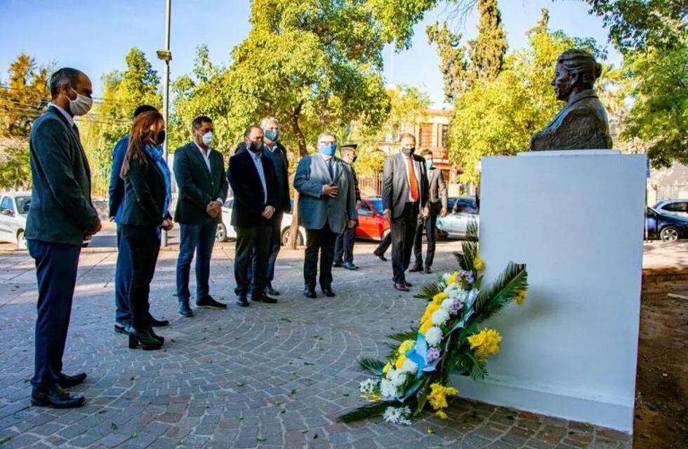 Homenajearon a Rosario Vera Peñaloza en el 70° Aniversario de Fallecimiento