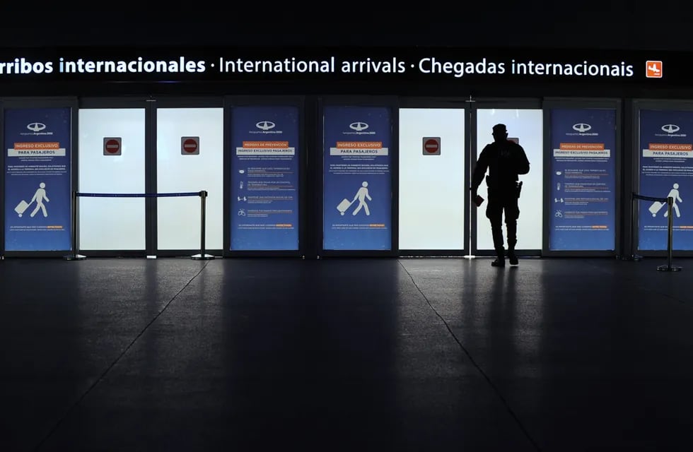 El Gobierno prohibió los vuelos que provengan desde Brasil y Chile hasta el 12 de julio