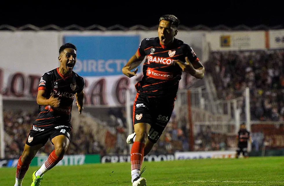 Martín Pino entró y anotó un gol clave. En la última de la noche, el Tano Graciani hizo el del  triunfo (Javier Ferreyra).