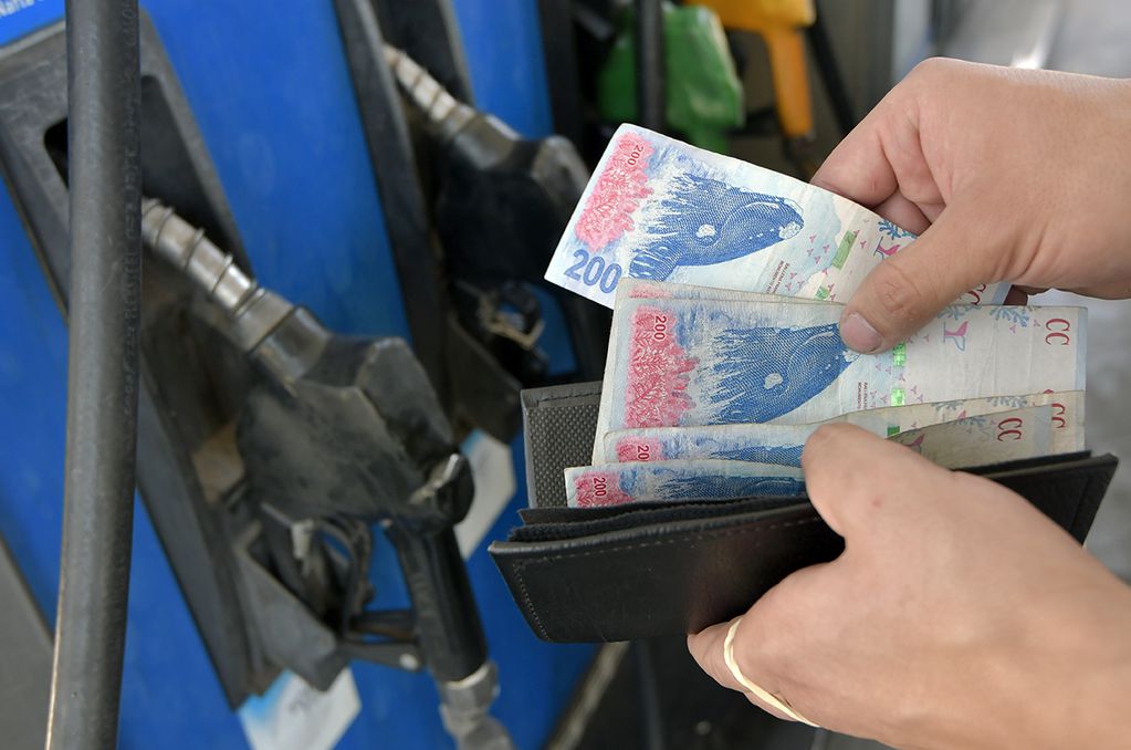 Aumento en el precio de los combustibles de YPF
Desde esta jornada, las estaciones de servicio aumentaron los precios de sus combustibles.
Foto: Orlando Pelichotti
