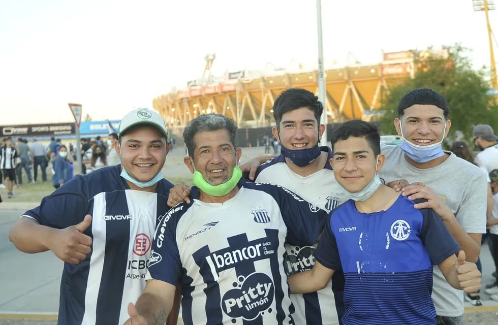 Los cara e'cancha de Talleres en el partido ante Atlético Tucumán, en el regreso de los hinchas albiazules al Kempes. (Foto: Javier Ferreyra)