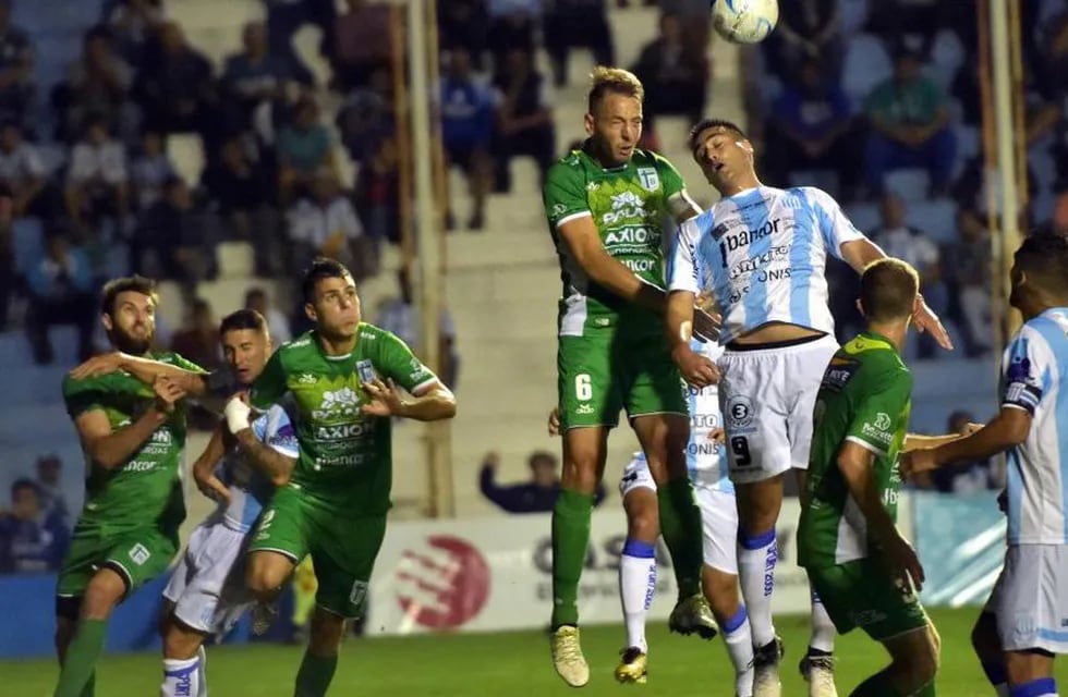 Racing es uno de los candidatos a quedarse con el ascenso de la segunda división del fútbol argentino. (La Voz / Archivo)