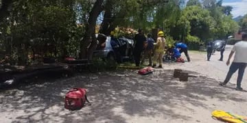 Accidente en Villa Merlo. Un matrimonio de Buenos Aires murió, mientras que una hija con su pareja resultaron heridos.