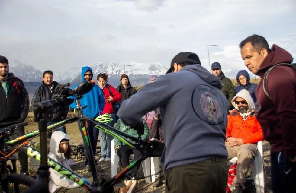 Ushuaia: se realizó el “Taller de Bicicletas” en Nave Tierra