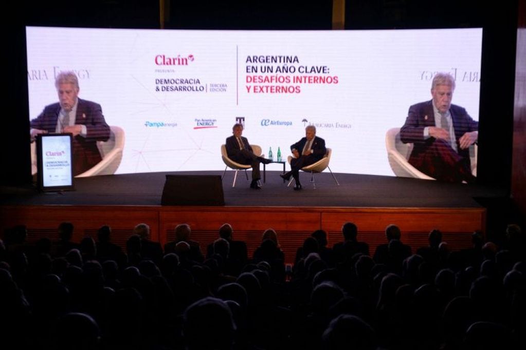 Felipe González, expresidente de España, en el Seminario de Democracia y Desarrollo que organizó el diario Clarín. (Maxi Faillá)