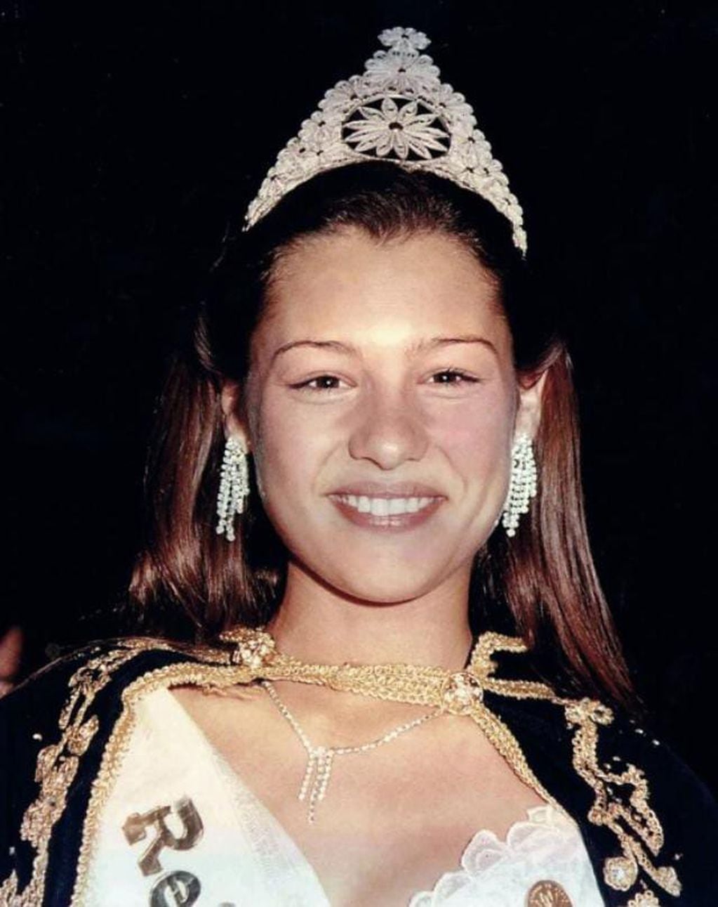 Pampita fue elegida Reina Nacional de los Estudiantes.