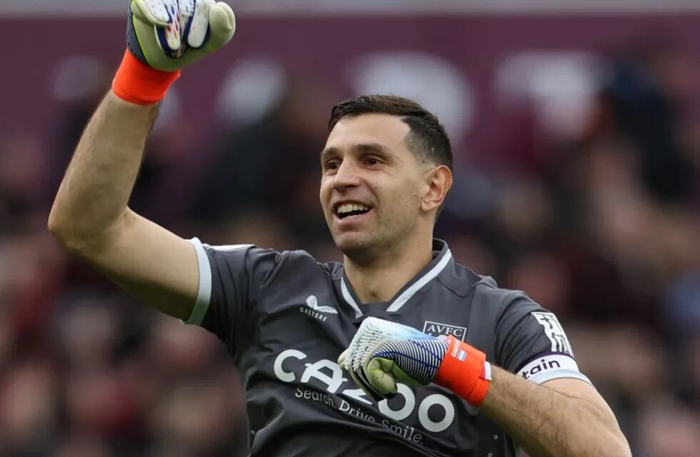 "Dibu" Martínez tuvo otro buen partido este domingo (Foto: Prensa Aston Villa).