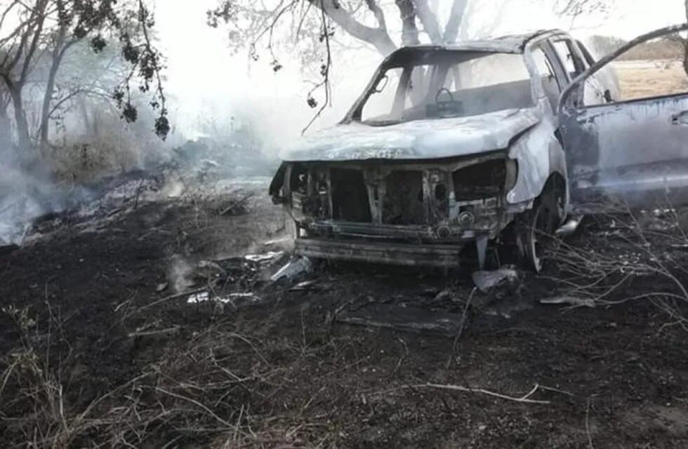 Auto quemado en Villa del Rosario