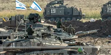 Las fuerzas israelíes se reúnen a lo largo de la frontera con Gaza