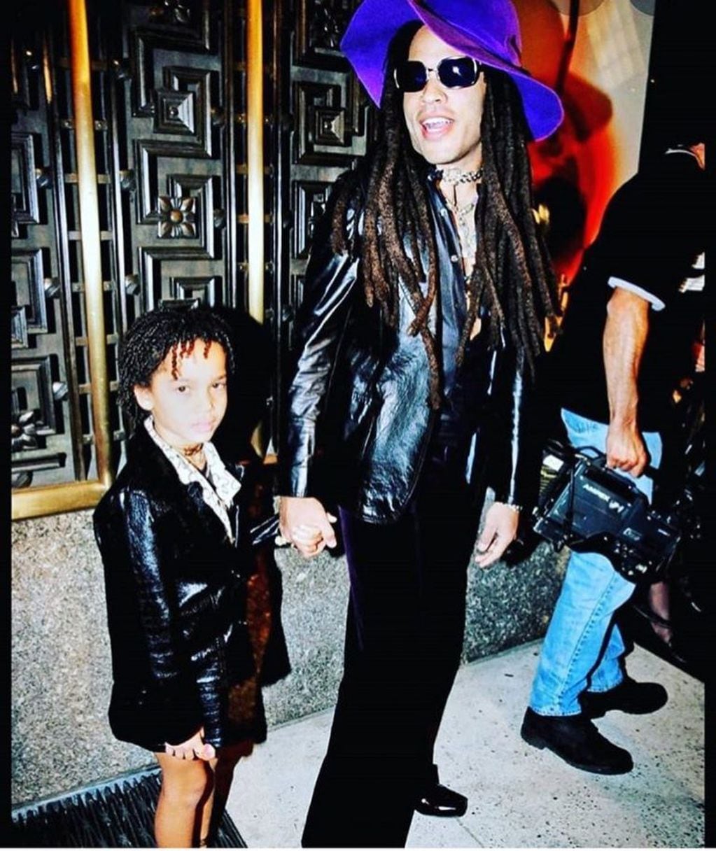Zoë Kravitz posa junto a su papá, el rockero Lenny Kravitz (Foto: Instagram/ @zoeisabellakravitz)