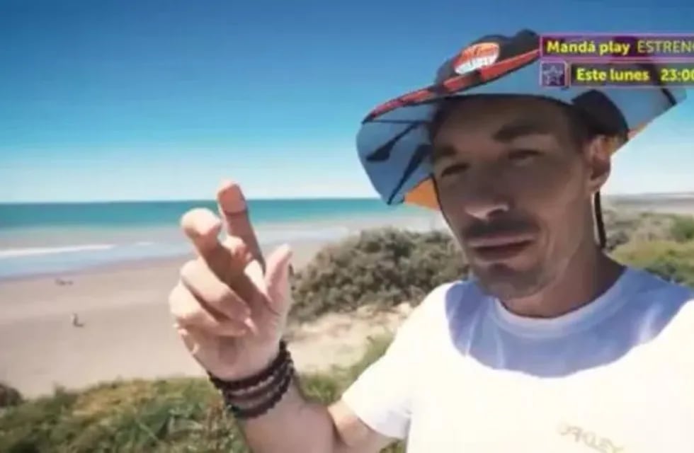 Agustín Neglia recorrió con "Modo Selfie" Las Grutas y comparó sus playas con Santorini, Grecia.