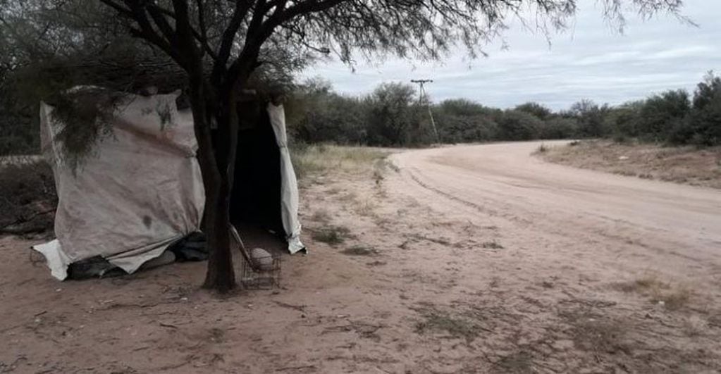 La garita ubicada en Guanaco Muerto construida por los chicos de Las Tres Marías para esperar el colectivo. (Facebook)