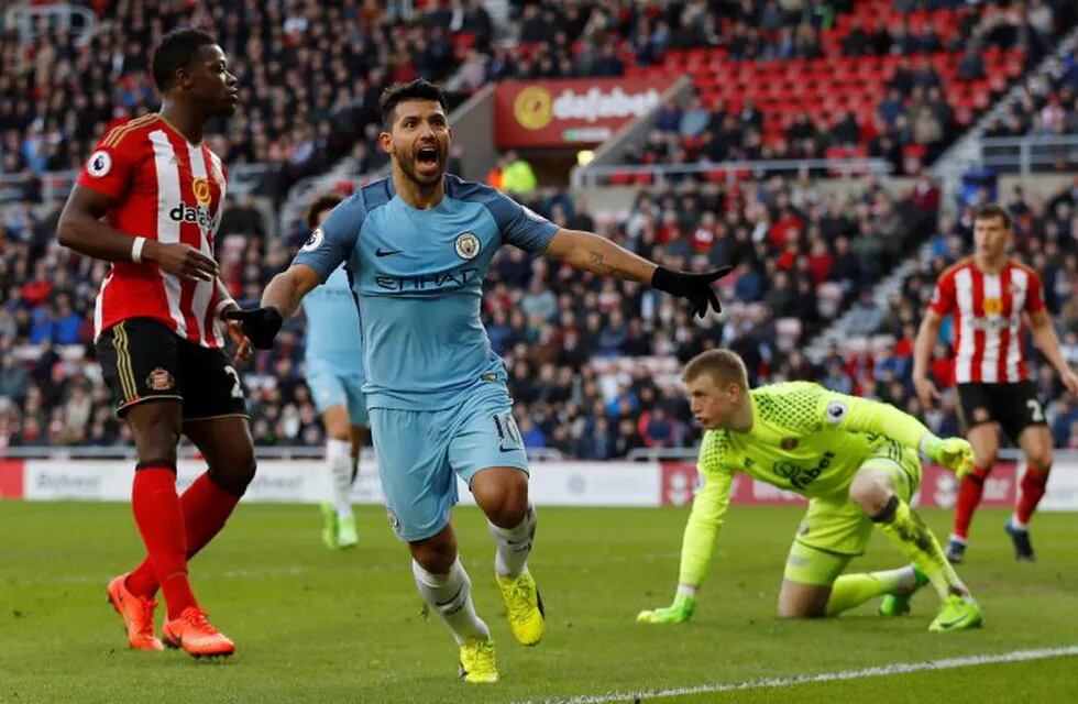 Britain Soccer Football - Sunderland v Manchester City - Premier League - Stadium of Light - 5/3/17 Manchester City's Sergio Aguero celebrates scoring their first goal Action Images via Reuters / Lee Smith Livepic EDITORIAL USE ONLY. No use with unauthori