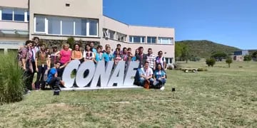 Estudiantes visitan CONAE