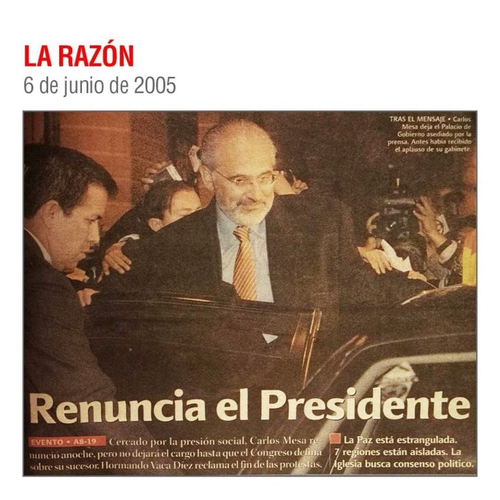 El presidente boliviano, Carlos Mesa abandona el 6 de junio de 2005 la Casa de Gobierno en La Paz, luego de renunciar a su cargo en medio de protestas callejeras que exigían la nacionalización del sector de gas natural del país.