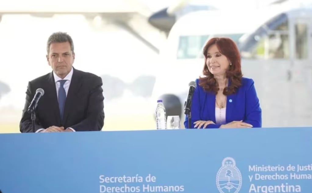 Cristina Kirchner junto a Sergio Massa en un acto en la ex ESMA.