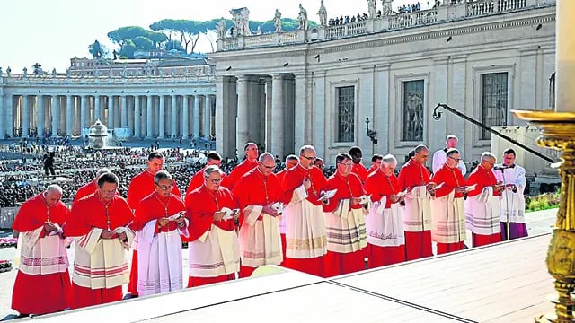 Nuevos Cardenales. Ángel Rossi y Víctor Fernández son los nuevos cardenales argentinos. El tercero, Luis Pascual Dri, de 96 años, no asistió al Vaticano. (AP)