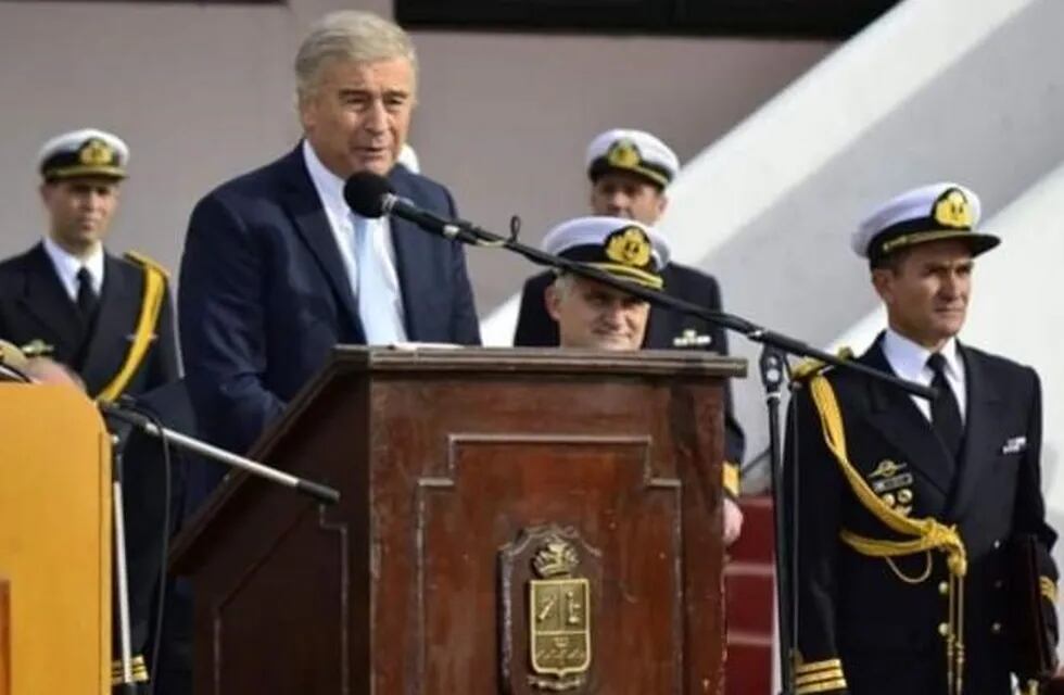 Ministro Oscar Aguad en el Día de la Armada