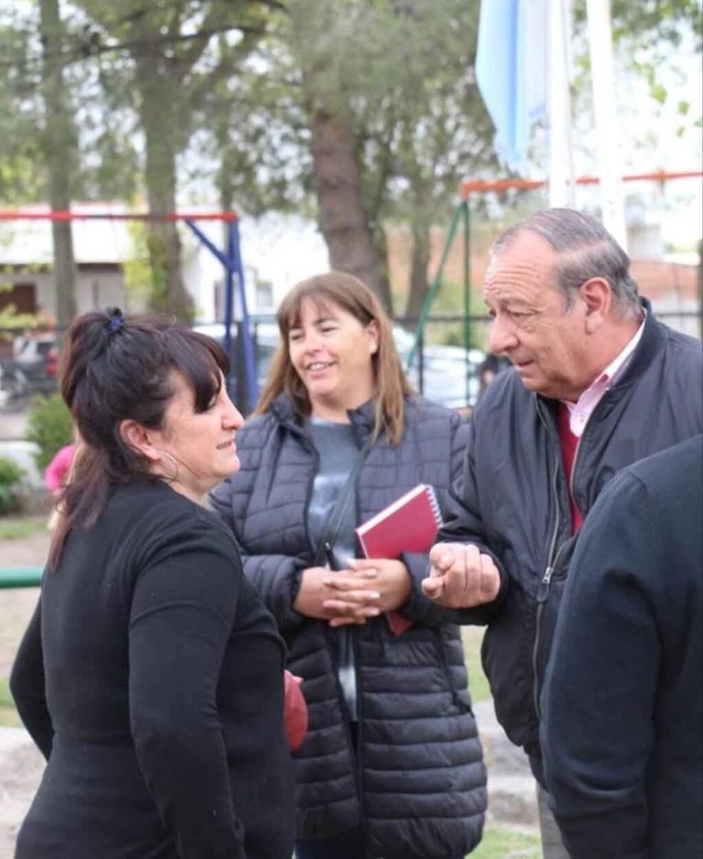 Sánchez visita los barrios Ruta 3 Sur y Olimpo (prensa)