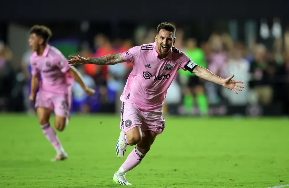 Lionel Messi en el festejo de su gol para el 2-1 de Inter Miami ante Cruz Azul, en la Leagues Cup de la MLS de Estados Unidos. (Prensa MLS)