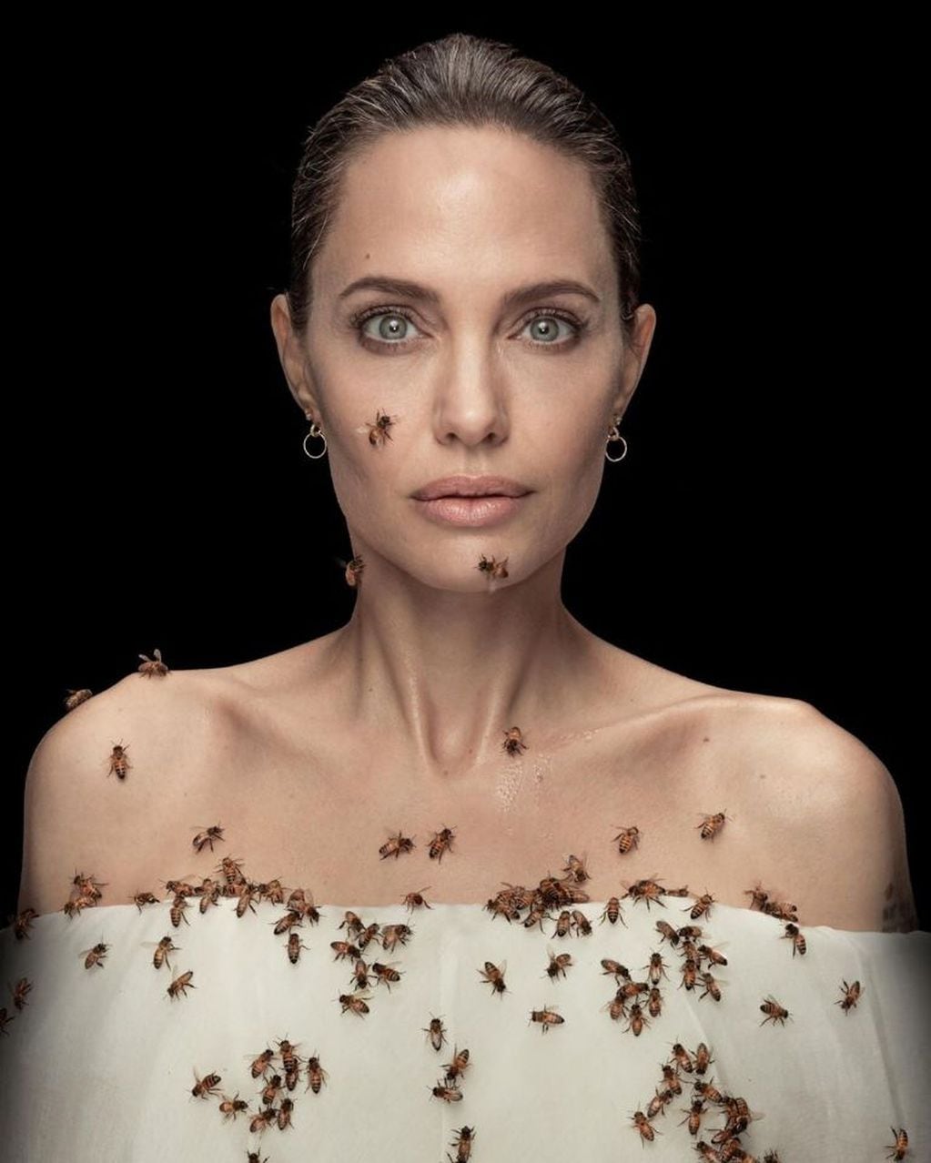 Angelina Jolie tuvo que estar tres días sin bañarse para lograr la postal.