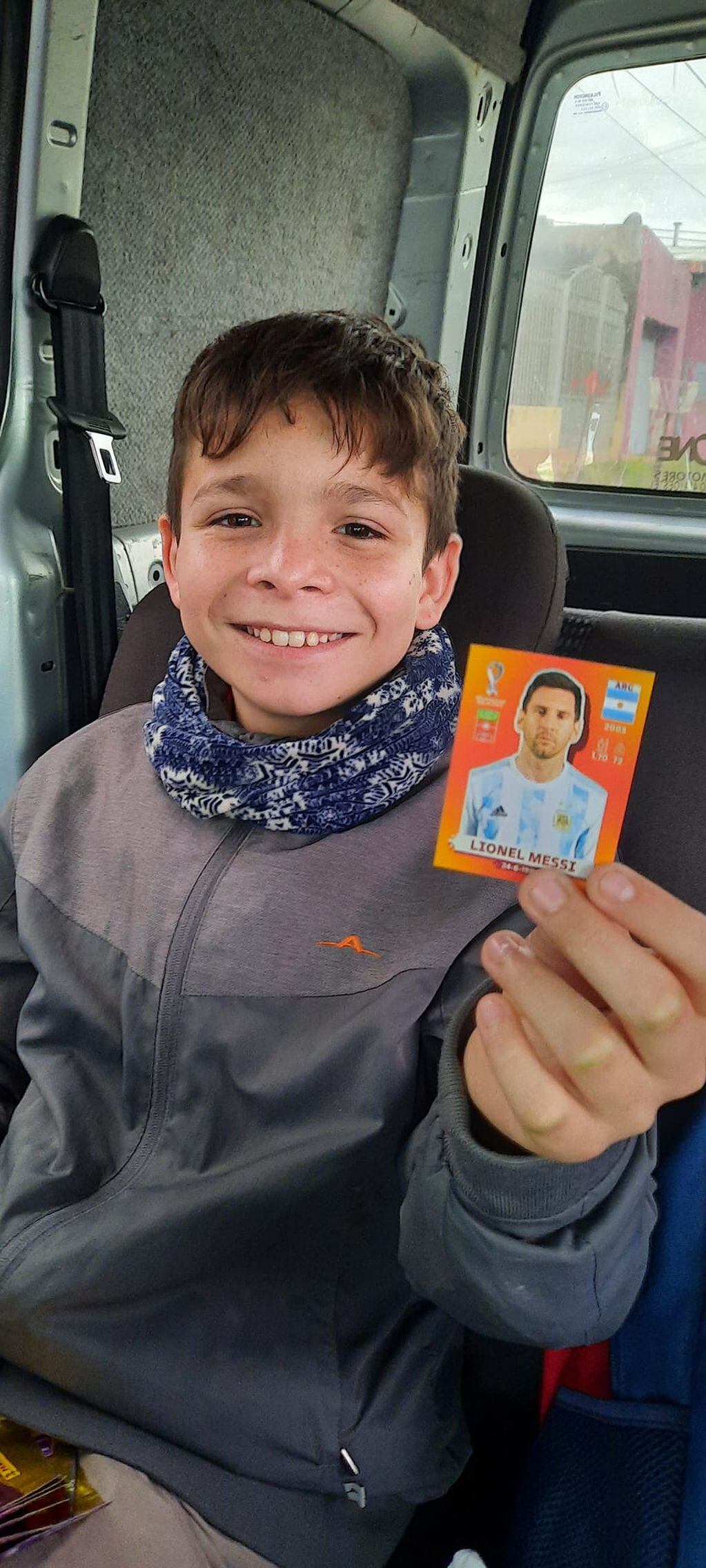 La alegría que compartió Valentín Ávila desde sus redes: sus notas en la escuela y la figurita del Mundial de Lionel Messi