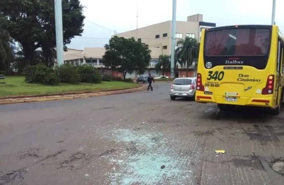 Choque entre dos colectivos urbanos de Posadas dejó a un menor herido.