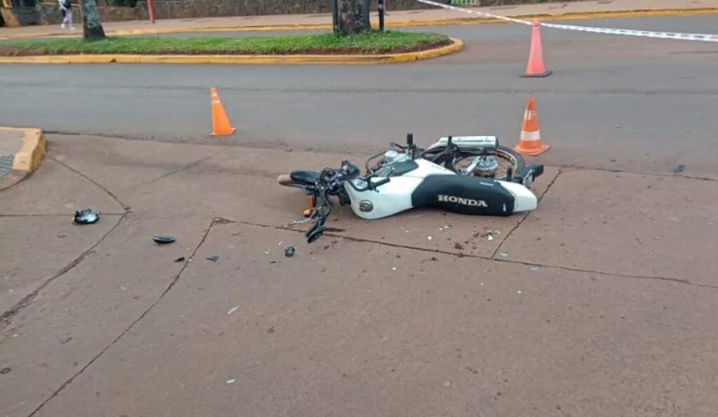 Motociclista herido de gravedad tras siniestro vial en Puerto Iguazú.