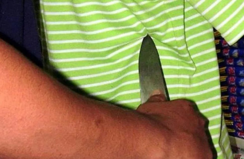 El adolescente de 17 años amenazó con un cuchillo al joven de 14 y lo despojó de sus pertenencias.